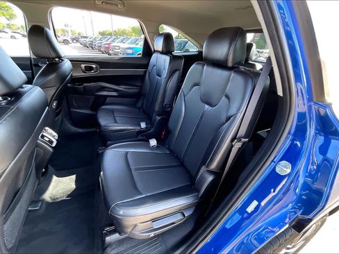 Used 2022 Kia Sorento EX image 19