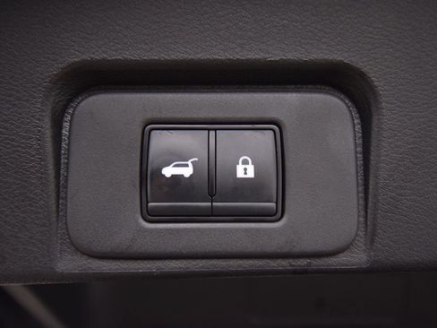 Used 2025 Nissan Rogue SV AWD/4WD image 36