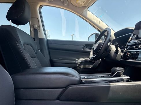 Certified 2025 Nissan Pathfinder SV FWD image 27