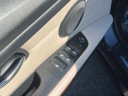 Used 2011 BMW 335i Convertible w/ Premium Pkg image 21