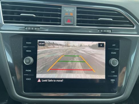 Used 2021 Volkswagen Tiguan SE image 19