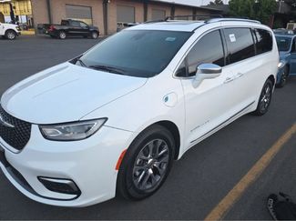 Used 2022 Chrysler Pacifica Pinnacle FWD video 1