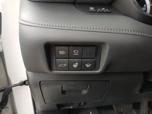 Used 2020 Toyota Highlander Limited image 12