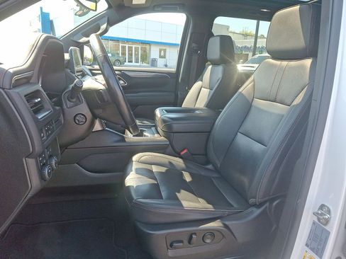 Certified 2022 Chevrolet Suburban RST w/ Luxury Package AWD/4WD image 11