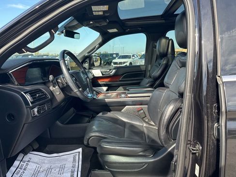 Used 2021 Lincoln Navigator Reserve w/ Luxury Package image 14