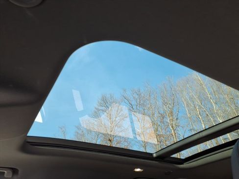 Certified 2024 Land Rover Defender 110 S image 18