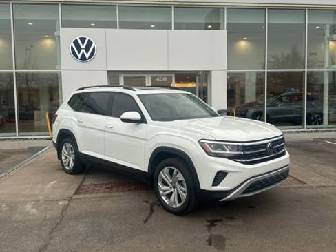 Used 2023 Volkswagen Atlas SE w/ Panoramic Sunroof Package image 2