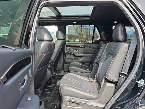 Used 2023 Honda Pilot TrailSport image 12