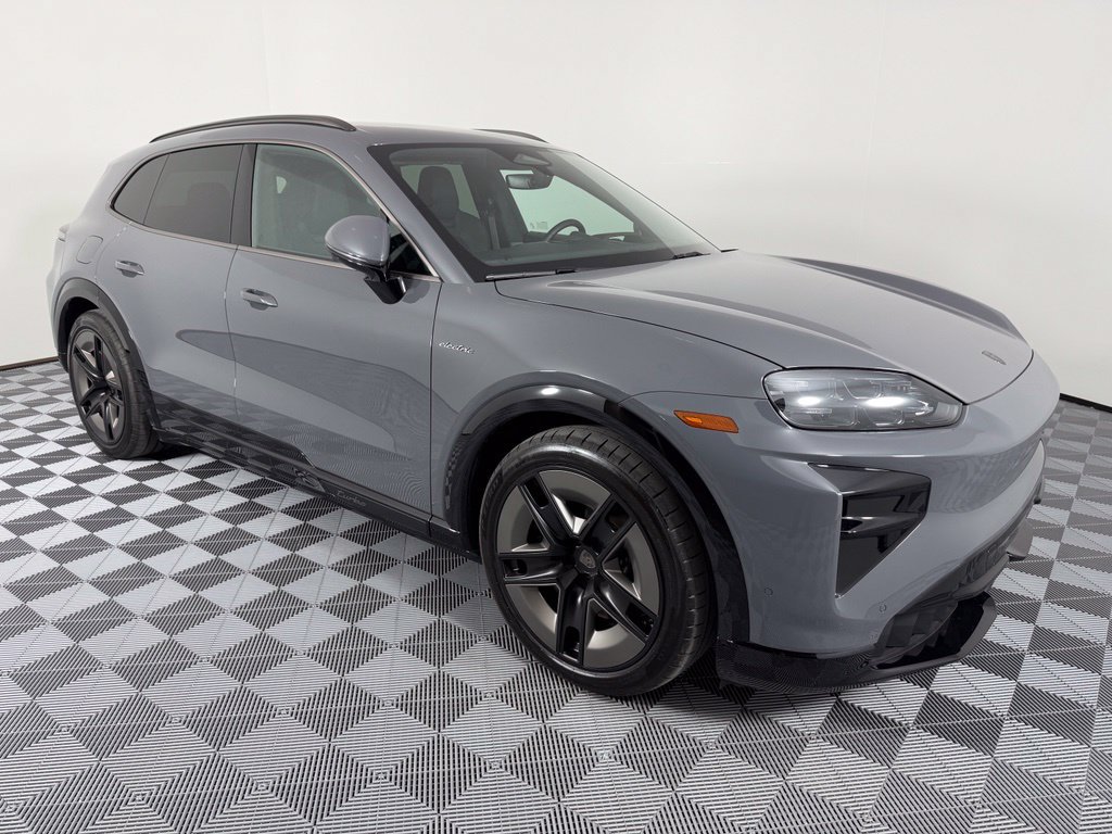 Certified 2026 Porsche Cayenne Turbo AWD/4WD image 13