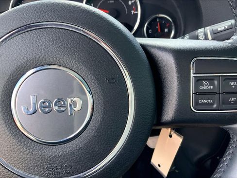 Used 2017 Jeep Wrangler Unlimited Rubicon w/ Connectivity Group AWD/4WD image 25