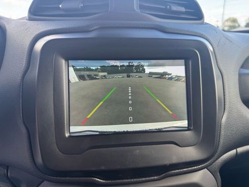 Used 2021 Jeep Renegade Latitude image 18