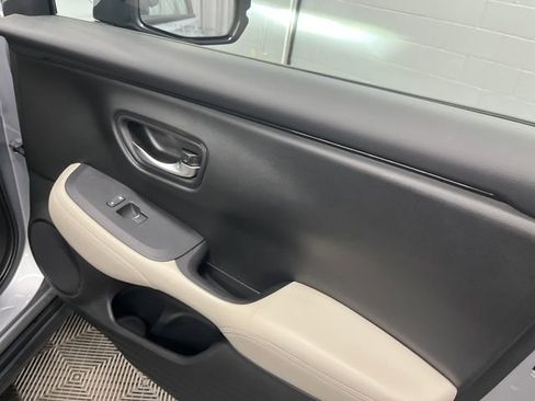 Used 2024 Honda HR-V LX image 30