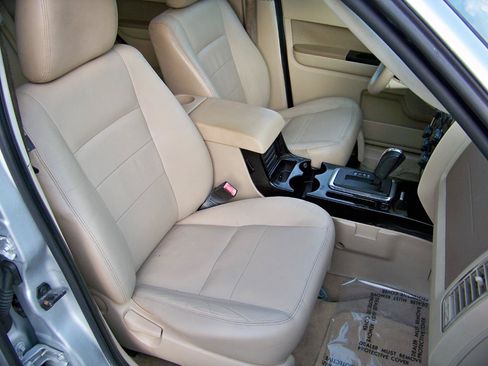 Used 2009 Ford Escape Limited AWD/4WD image 36