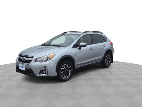 Used 2017 Subaru Crosstrek 2.0i Premium w/ Moonroof Package image 4