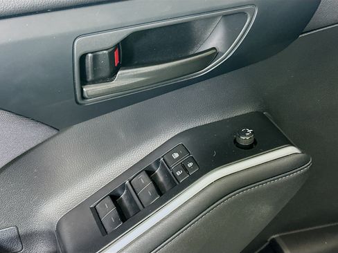 Used 2023 Toyota Highlander LE image 14