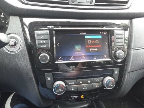Certified 2018 Nissan Rogue SV FWD image 16