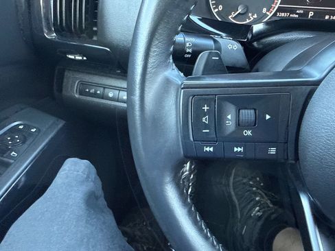 Used 2025 Nissan Pathfinder SV AWD/4WD image 25