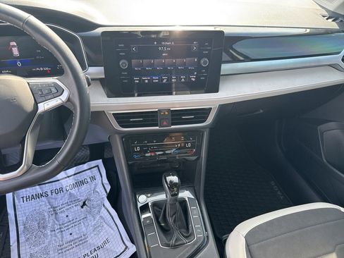 Used 2025 Volkswagen Taos SE image 8