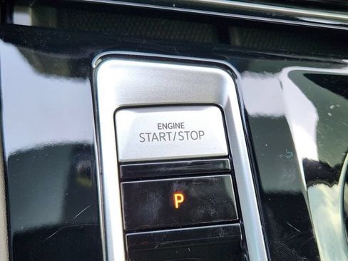 Used 2024 Volkswagen Atlas Cross Sport SE w/ Panoramic Sunroof Package FWD image 21