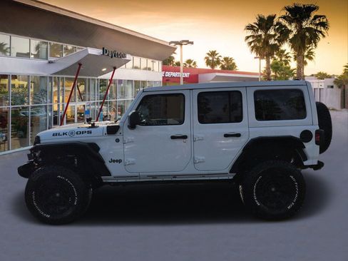 Used 2024 Jeep Wrangler Unlimited AWD/4WD image 6