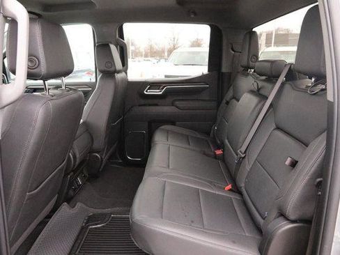 Used 2025 GMC Sierra 1500 SLT image 9