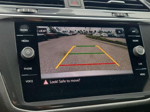 Used 2024 Volkswagen Tiguan SE image 26