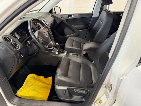 Used 2017 Volkswagen Tiguan S FWD image 23