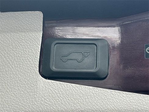 Used 2013 Toyota Highlander Plus image 20