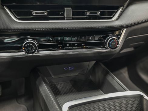 Used 2025 Chevrolet Equinox LT w/ Safety and Technology Package image 22