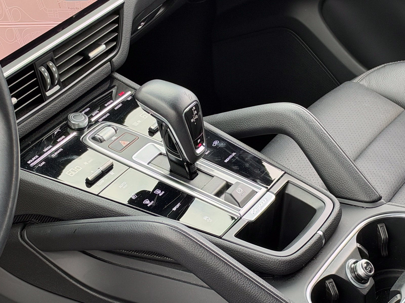 Certified 2023 Porsche Cayenne AWD/4WD image 32
