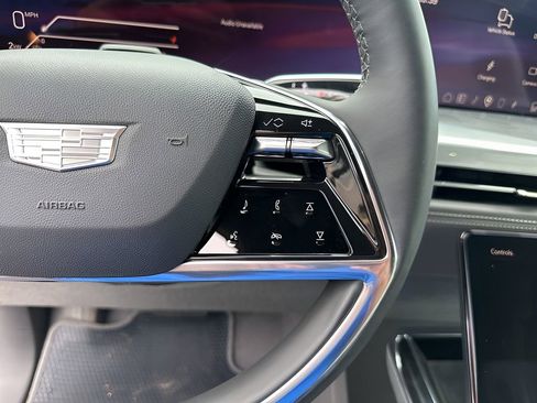 New 2025 Cadillac Escalade IQ Sport 1 w/ LPO, ONYX Package image 29