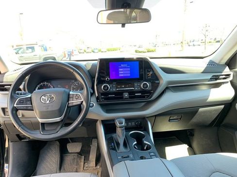 Used 2023 Toyota Highlander AWD image 15
