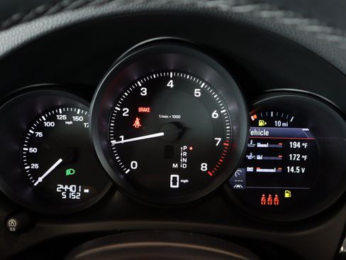 Certified 2025 Porsche Macan AWD/4WD image 17