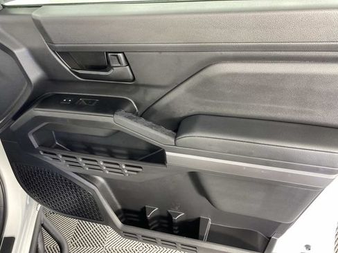 Used 2025 Toyota Tacoma SR5 AWD/4WD image 23