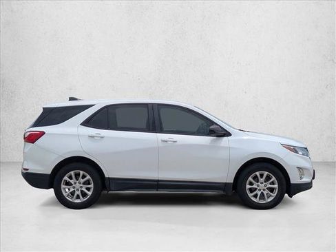 Used 2018 Chevrolet Equinox LS FWD image 4