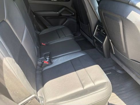 Used 2020 Porsche Cayenne AWD/4WD image 29