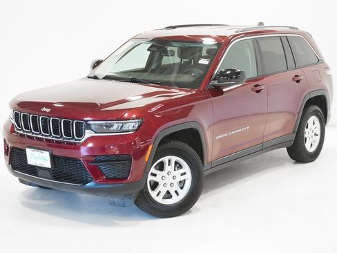 Certified 2024 Jeep Grand Cherokee Laredo image 2