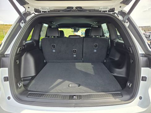 New 2025 Jeep Grand Cherokee Altitude image 14