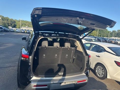 Used 2022 Nissan Pathfinder SL image 6