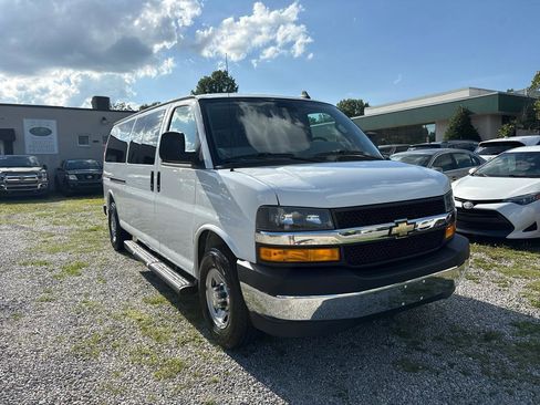 Used 2019 Chevrolet Express 3500 LT w/ LT Preferred Equipment Group RWD image 4