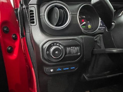 Used 2021 Jeep Wrangler Unlimited Sahara w/ Cold Weather Group AWD/4WD image 12