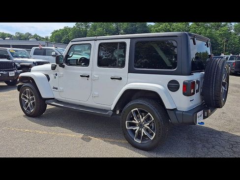 Used 2024 Jeep Wrangler Unlimited w/ Convenience Group AWD/4WD image 6