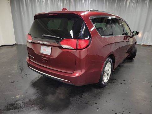 Used 2017 Chrysler Pacifica Touring Plus w/ Tire & Wheel Group image 9