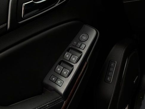 Used 2018 GMC Yukon SLT w/ Open Road Package image 13