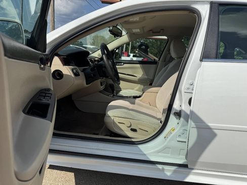Used 2011 Chevrolet Impala LS FWD image 9