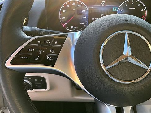 Used 2026 Mercedes-Benz GLB 250 4MATIC image 20