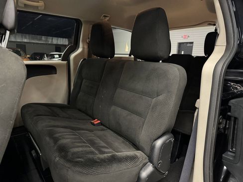 Used 2016 Dodge Grand Caravan American Value Package image 23