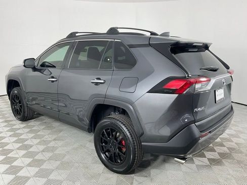 Used 2019 Toyota RAV4 Limited w/ Cold Weather Package FWD image 4