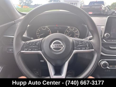 Used 2022 Nissan Altima 2.5 SV FWD image 11