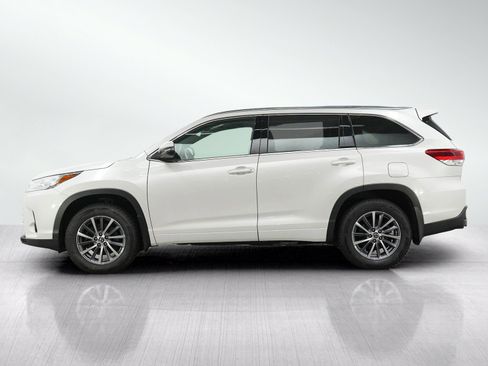 Used 2018 Toyota Highlander XLE AWD/4WD image 2